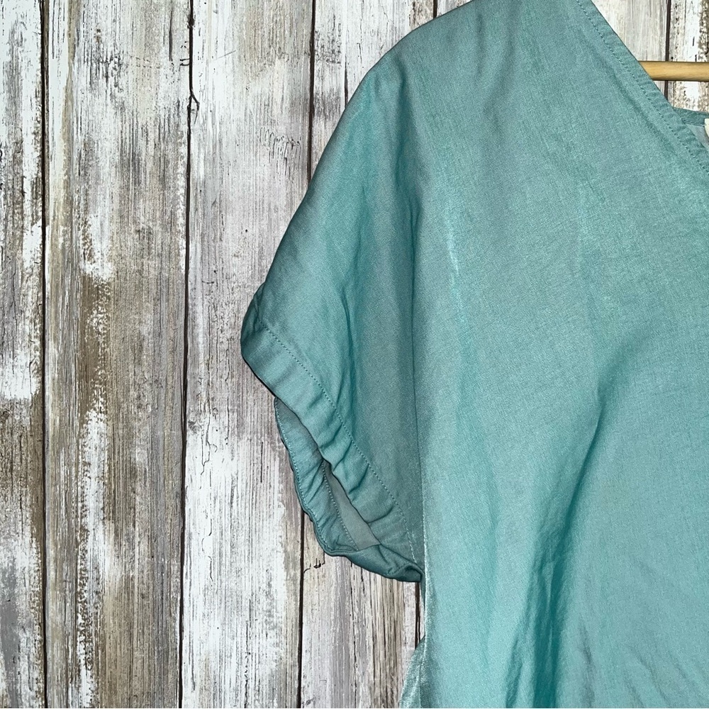 Entro Sea Green/Blue Button Back Oversized Blouse - Picture 3 of 4